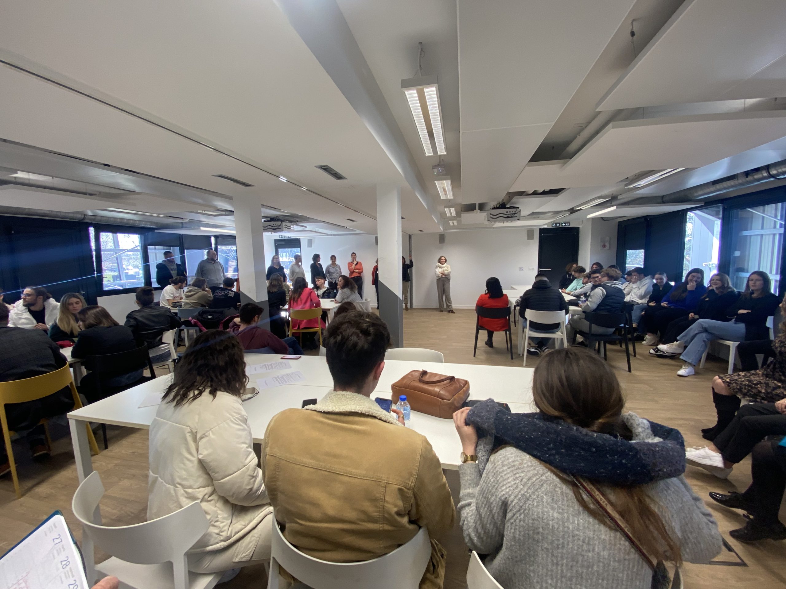 L’entrepreneuriat au féminin : les étudiants de la section BTS MCO rencontrent des cheffes d’entreprises.